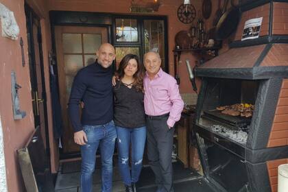 Lorena junto a Pablo Zabaleta y Ossie Ardiles