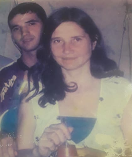Lorena Torres y, detrás, su hijo, David Moreira