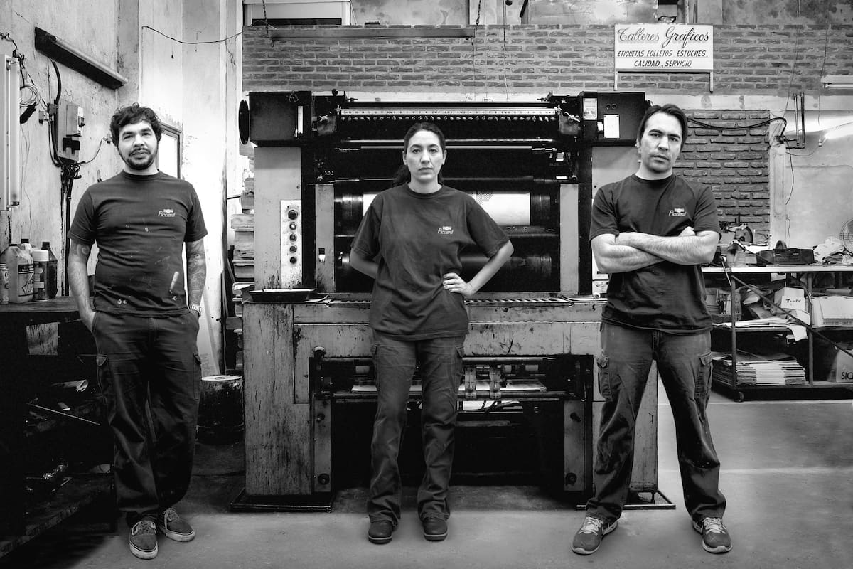 Lorena Vega y Hnos (Sergio y Federico) buscan recobrar el lugar de la infancia: la imprenta de su padre, en Lomas del Mirador