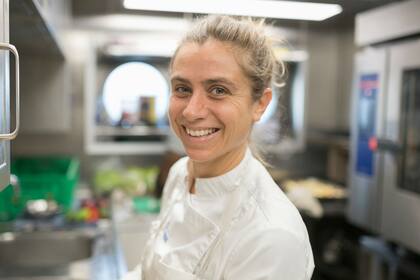 Lorenza, en la cocina del Arctic Sunrise
