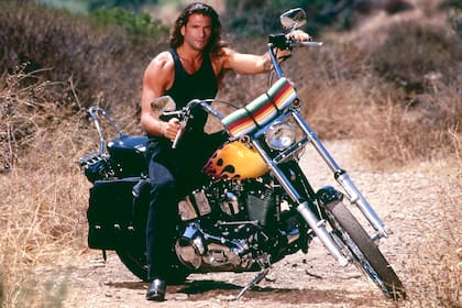 Lorenzo Lamas se convirtió en un referente de acción al protagonizar la serie El Renegado