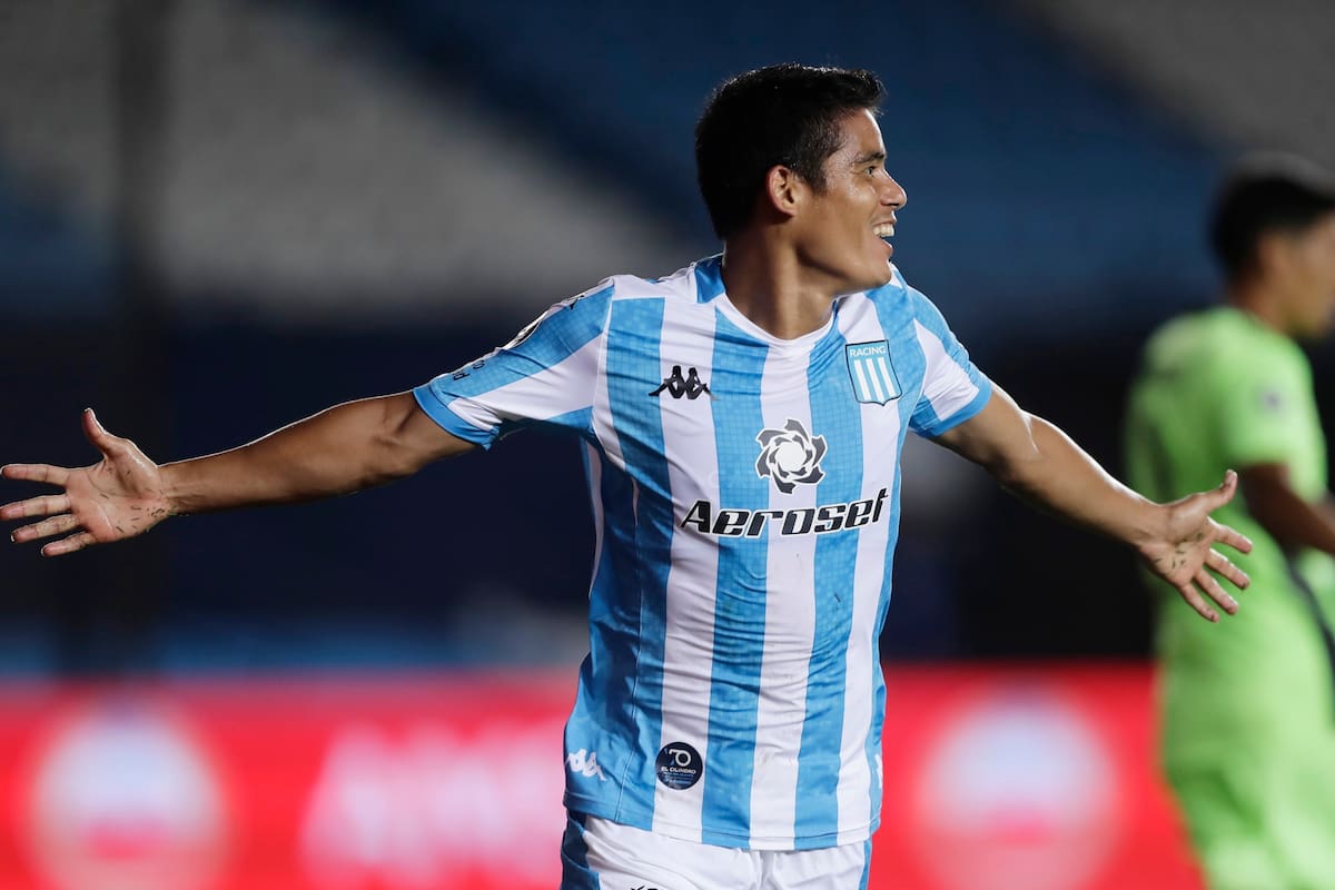 Lorenzo Melgarejo celebra la apertura del marcador entre Racing y Boca Juniors.