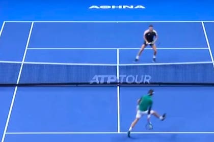 Lorenzo Musetti en acción en la red: el comienzo del desenlace de un punto mágico en Atenas