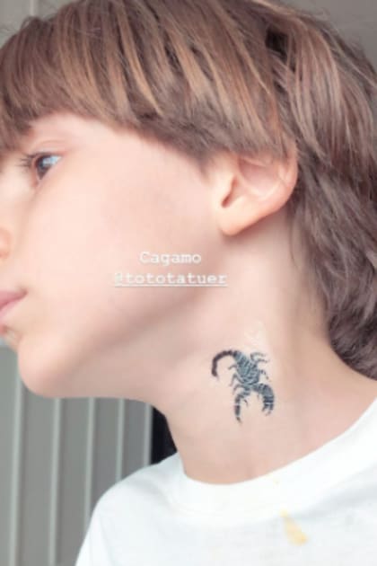 El tatuaje temporal del hermano menor de Cande Tinelli