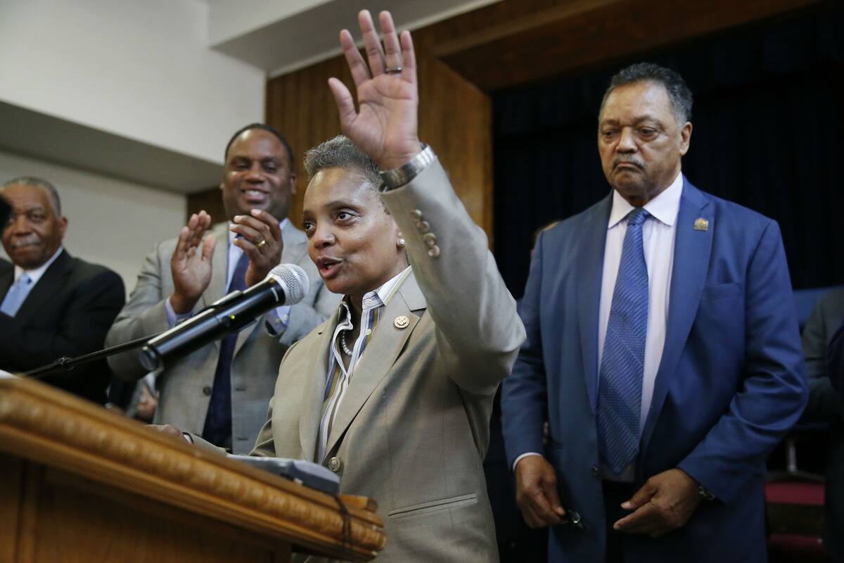 Lori Lighfoot estuvo acompañada hoy durante la conferencia de prensa por el reverendo Jessie Jackson