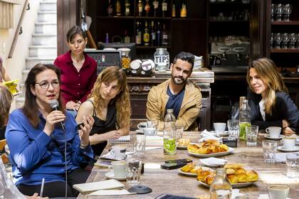 Moore en el desayuno del jueves en Eterna Cadencia, donde estuvo el actor Gonzalo Heredia