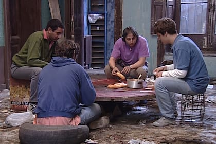 Los 11 episodios de Okupas se emitieron entre octubre y diciembre de 2000, por Canal 7