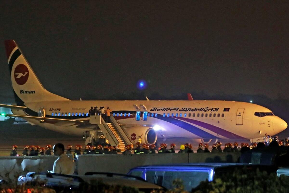 Los 142 pasajeros pudieron abandonar la aeronave sin problemas