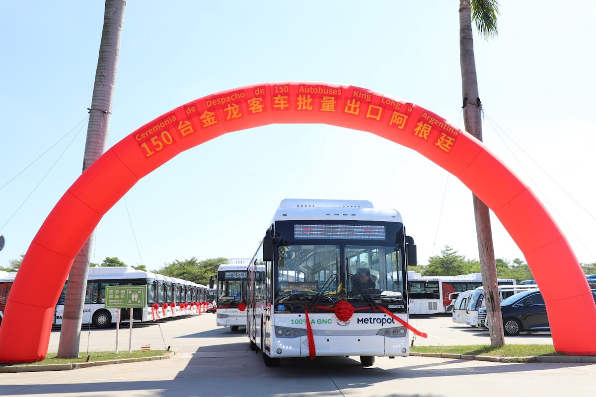 Los 150 buses se fabricaron en 16 días hábiles