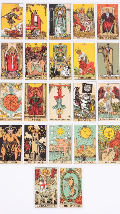 Los 22 arcanos mayores con el típico diseño del Tarot marsellés