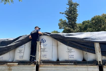 Los 27.000 kilos de carbonato de sodio eran trasladados desde Río Negro hacia Catamarca sin documentación respaldatoria
