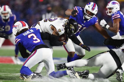 Los 32 equipos de la NFL tendrán la posibilidad de elegir a las mejores promesas del fútbol americano universitario en el Draft (Archivo)