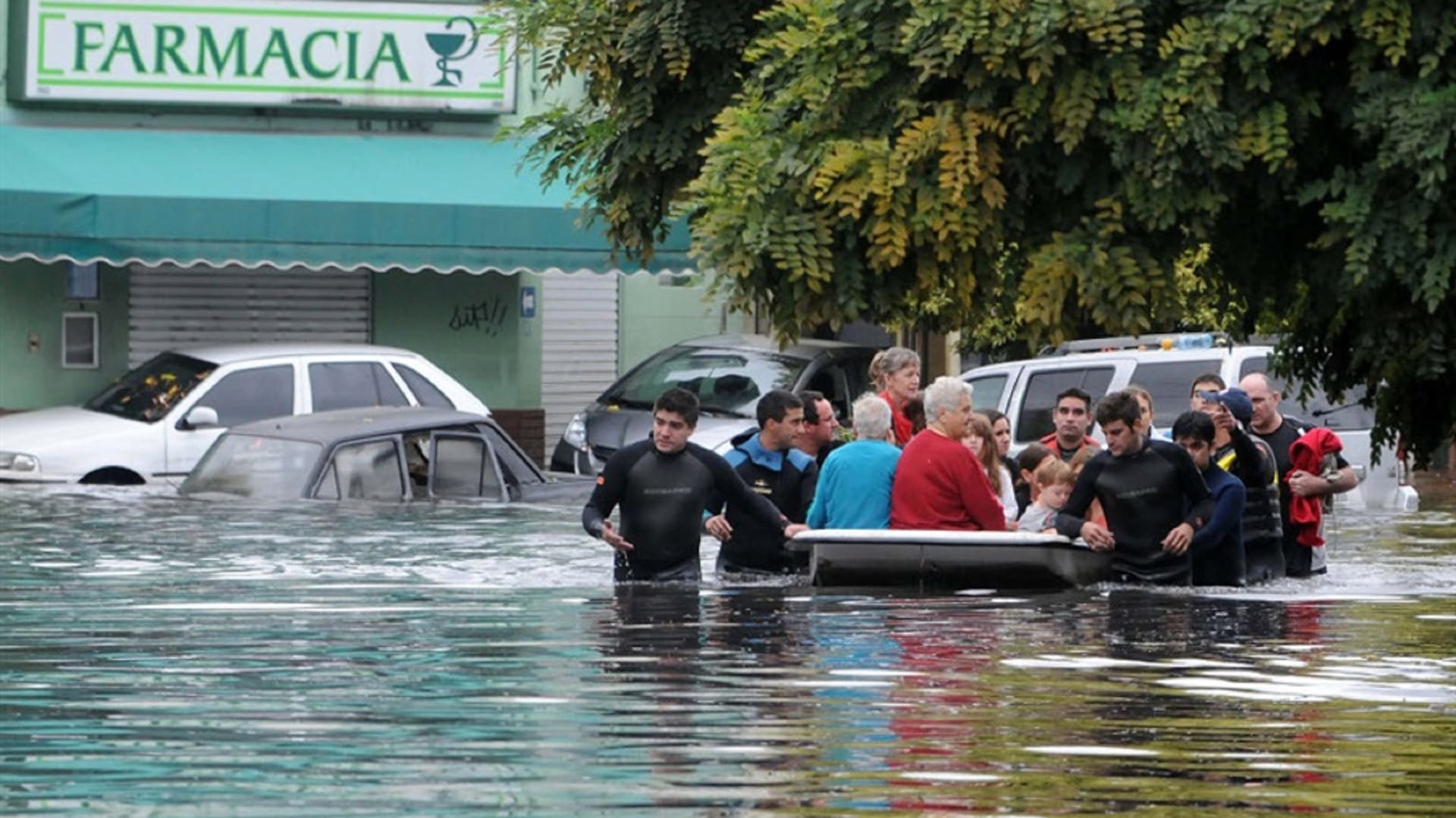 Los 392 milímetros de agua caídos el 2 y 3 de abril de 2013 en La Plata constituyen la peor catástrofe hidrometeorológica en la historia de las ciudades argentinas