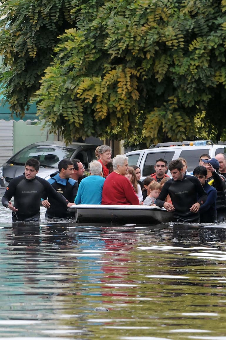 Los 392 milímetros de agua caídos el 2 y 3 de abril de 2013 en La Plata constituyen la peor catástrofe hidrometeorológica en la historia de las ciudades argentinas