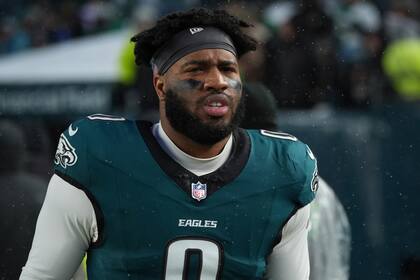 Los 49ers completan intercambio para adquirir a Bryce Huff de los Eagles