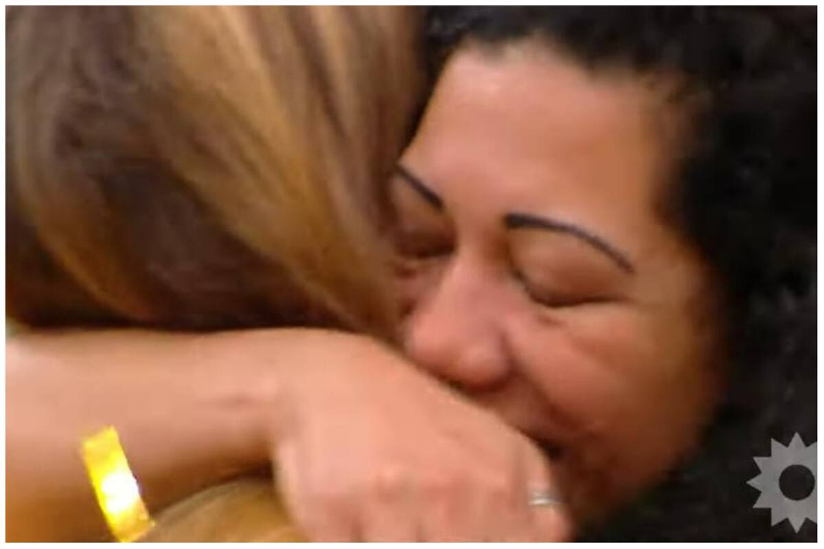 Los 8 escalones: ganó los 2 millones, se puso a llorar y su mamá corrió al estudio para consolarla