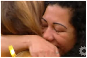 Los 8 escalones: ganó los 2 millones, se puso a llorar y su mamá corrió al estudio para consolarla