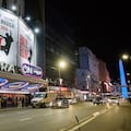 Los fantasmas que “viven” en el teatro, los rincones ocultos y el detrás de escena de uno de los gigantes de la calle Corrientes