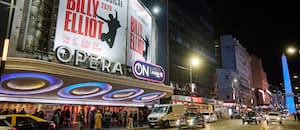 Los fantasmas que “viven” en el teatro, los rincones ocultos y el detrás de escena de uno de los gigantes de la calle Corrientes