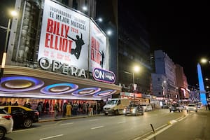 Los fantasmas que “viven” en el teatro, los rincones ocultos y el detrás de escena de uno de los gigantes de la calle Corrientes