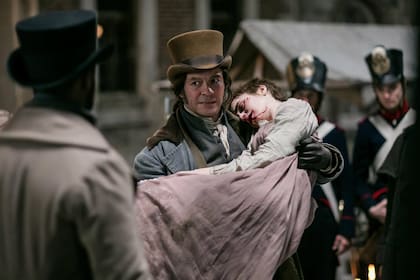 Dominic West como Jean Valjean en esta versión de la BBC en seis episodios del clásico de Victor Hugo