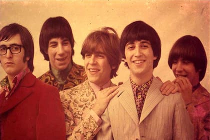 El éxito de "La balsa" hizo que los músicos de la primera generación del rock local se animaran definitivamente a componer en castellano