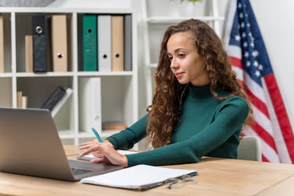 Los abogados de inmigración señalan que los influencers y creadores de contenido, como clientes, han aumentado