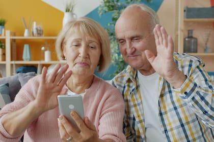 Los abuelos aprenden a usar la tenclonogía para poder estar en contacto con sus nietos (Foto de carácter ilustrativo: UNPLASH)
