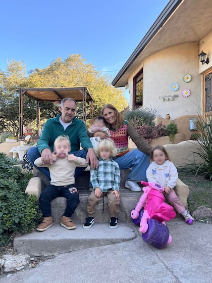 Los abuelos con sus 4 nietos en Argentina
(Foto: Gentileza de Jorge y Adriana)
