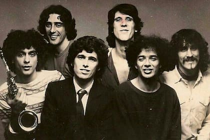 Los Abuelos de la Nada, en su segunda formación, que marcó con sus éxitos el rock nacional de los años 80