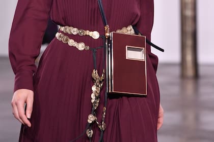 Los accesorios tomaron protagonismo y las carteras pasaron a ser los productos codiciados de las colecciones de Hearst