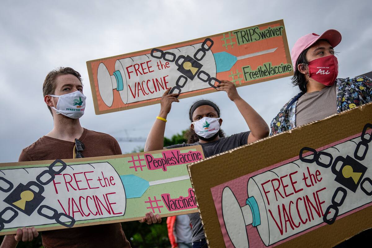 Los activistas se reúnen en el National Mall en apoyo del acceso global a las vacunas contra el Covid-19 el 5 de mayo de 2021 en Washington, DC