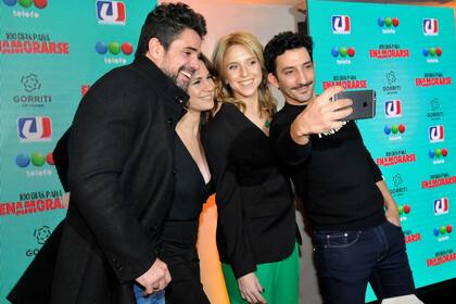 Los actores, creadores y productores de 100 días para enamorarse festejaron el éxito de la tira