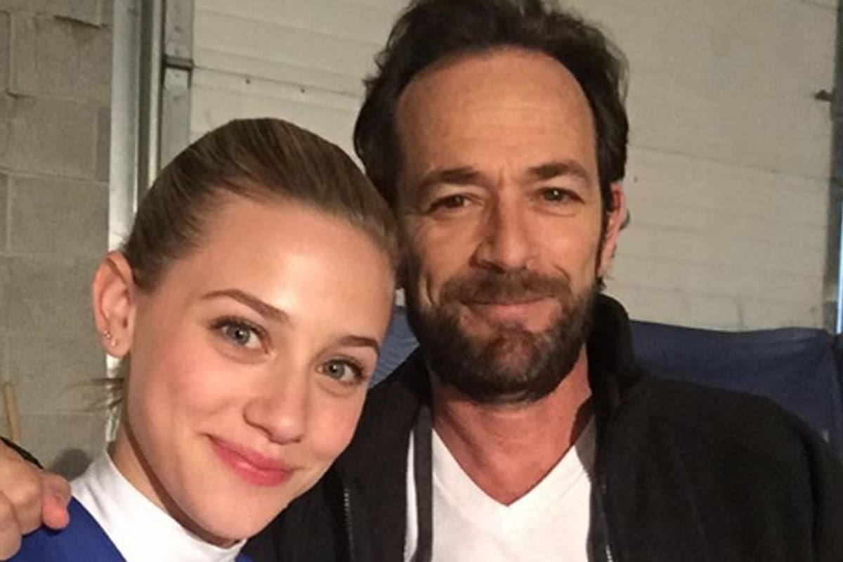 Los actores de Riverdale, Lili Reinhart y Luke Perry, quien se encuentra hospitalizado