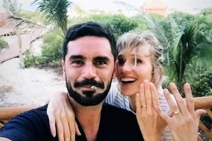 La pareja anunció su compromiso durante unas relajadas vacaciones en México