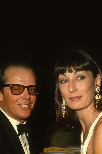 Los actores ​​Jack Nicholson y Anjelica Huston en el hotel Beverly Hilton Hotel, en Beverly Hills, California, en marzo de 1986