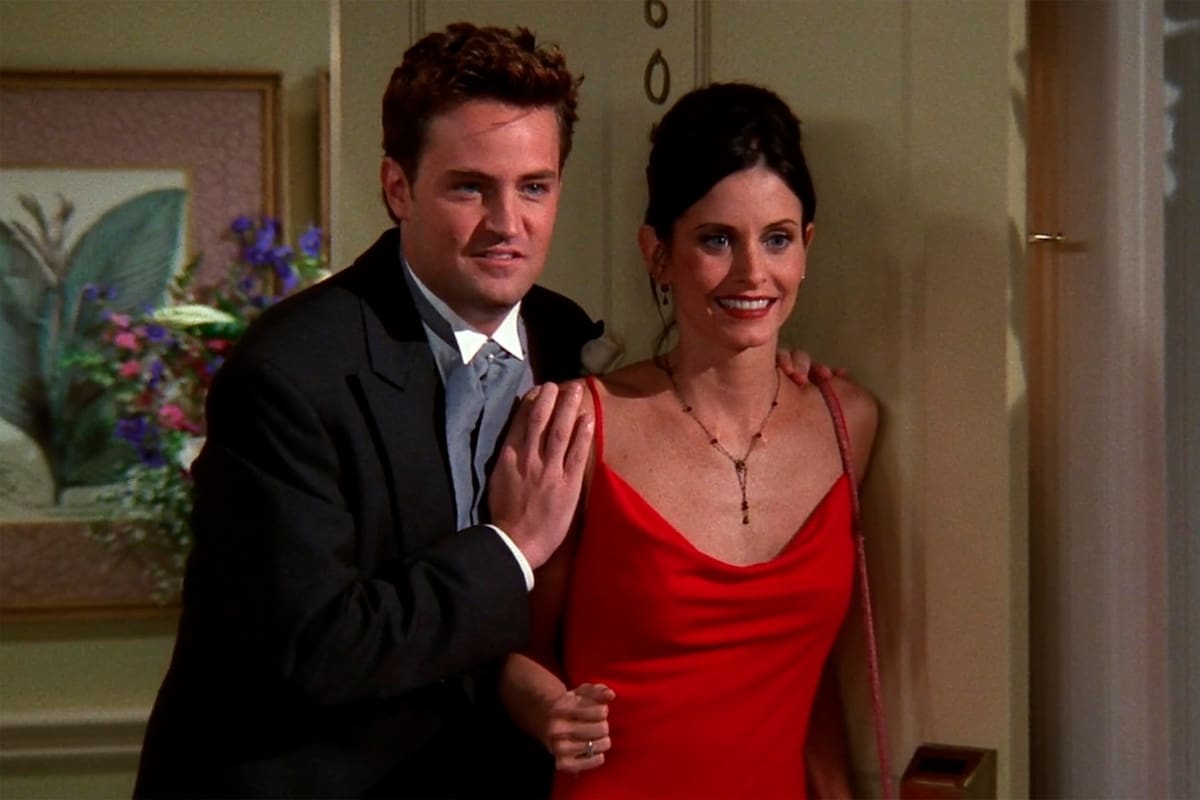 Los actores que personificaron a Chandler y Monica en la recordada sitcom sorprendieron a sus fans posando nuevamente juntos