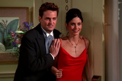 Los actores que personificaron a Chandler y Monica en la recordada sitcom sorprendieron a sus fans posando nuevamente juntos