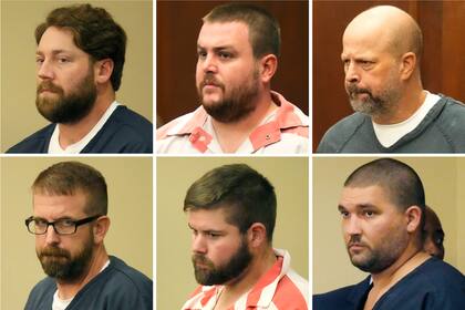 Los acusados de torturar a dos hombres negros en Mississippi. Desde la izquierda superior: los expolicías del condado Rankin (Mississippi) Hunter Elward, Christian Dedmon, Brett McAlpin, Jeffrey Middleton, Daniel Opdyke y el expolicía de Richland, Joshua Hartfield en el tribunal del condado Rankin en Brandon, Mississippi, el 14 de agosto de 2023. (Foto AP /Rogelio V. Solis)