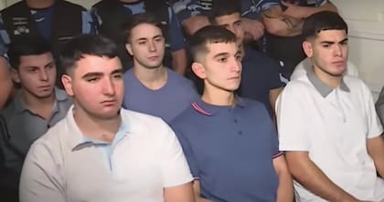 Los acusados del crimen de Fernando Báez Sosa pudieron ser retratados hoy por primera vez sin barbijo, en el marco de la sexta audiencia