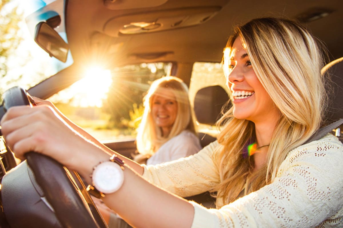 Los adolescentes pueden conseguir su licencia de conducir en Nuevo México (Insurance Information Institute)