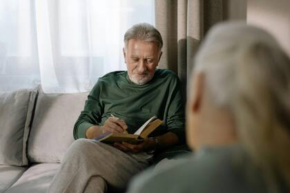 Los adultos mayores que quieran jubilarse deberán haber acumulado un mínimo de 40 puntos