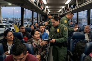 Viajaba en un autobús Greyhound con documentos falsos: lo detuvo la Patrulla Fronteriza de la CBP