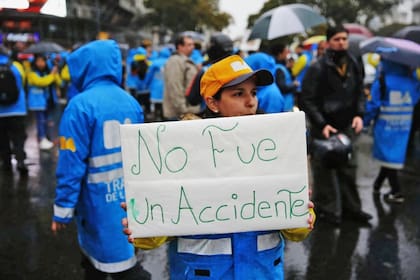 Los agentes de tránsito marchan para pedir justicia por Cinthia Choque y Santiago Siciliano