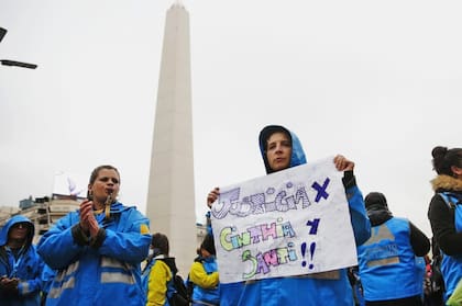 Piden justicia por sus compañeros y reclaman mejoras en las condiciones laborales