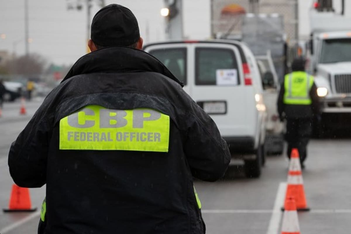 Los agentes del CBP deben controlar a quienes intentan ingresar a Estados Unidos