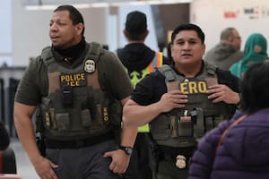 Intensifican operativos migratorios y aumentan detenciones en aeropuertos