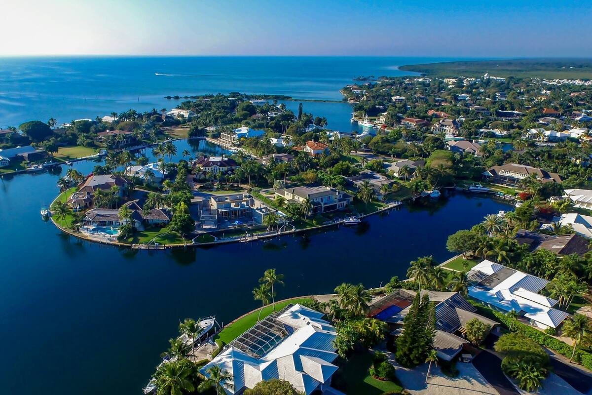 Los agentes del ICE realizaron múltiples operaciones de control de inmigración en el sitio turístico de Florida