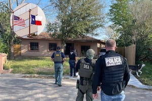 Los agentes federales invadieron el barrio de Colony Ridge este lunes