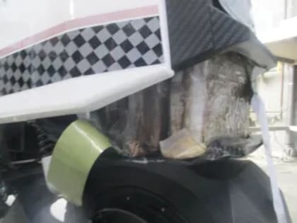 Los agentes también incautaron el ciclomotor Revoo 2024, un rastreador GPS y un teléfono celular